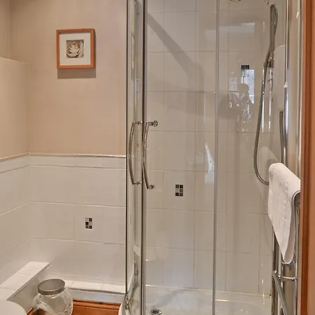 Manor Farm * Carperby